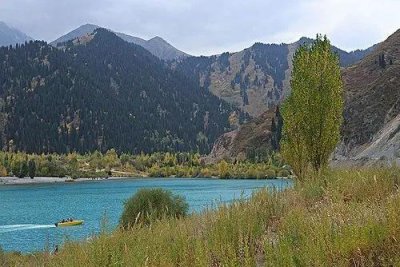 ​伊塞克湖-西天山中的中亚明珠