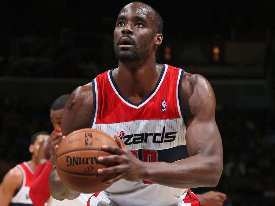 埃梅卡·奥卡福,1982年出生于美国得克萨斯州休斯敦,美国职业篮球运动员,司职中锋,现为自由球员