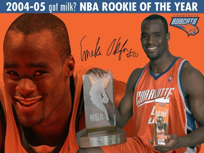 埃梅卡·奥卡福,1982年出生于美国得克萨斯州休斯敦,美国职业篮球运动员,司职中锋,现为自由球员