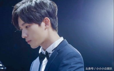 ​李宏毅更新微博发自拍，网友直呼太“妖孽”