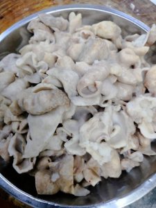 ​砂锅下饭肥肠的详细制作方法