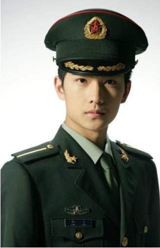 杨洋做手术不打麻药粉丝心疼到哭,小护士却因泄露隐私或将被起诉