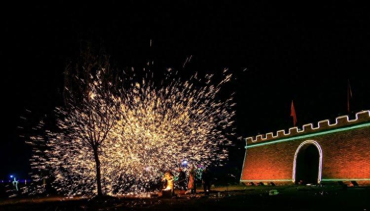 焦作北朱村迎春文化节:千年铁花相遇百年古村