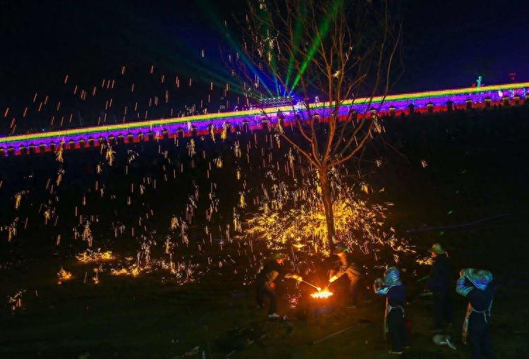 焦作北朱村迎春文化节:千年铁花相遇百年古村