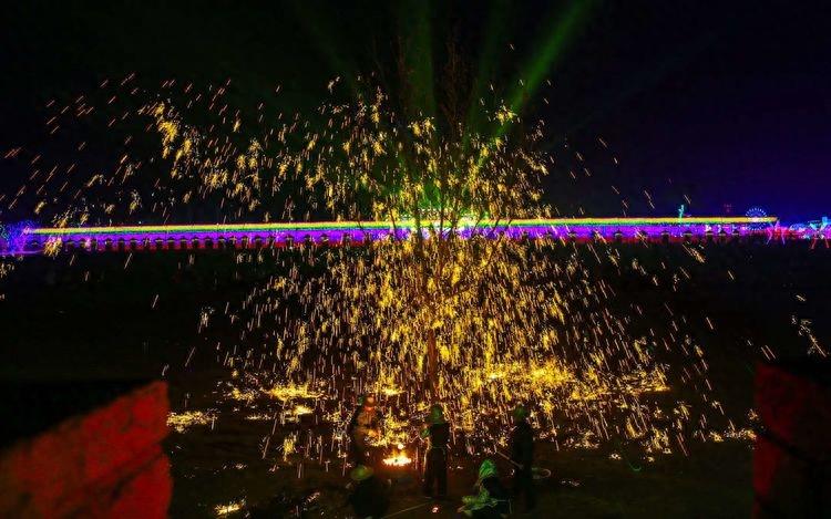 焦作北朱村迎春文化节:千年铁花相遇百年古村