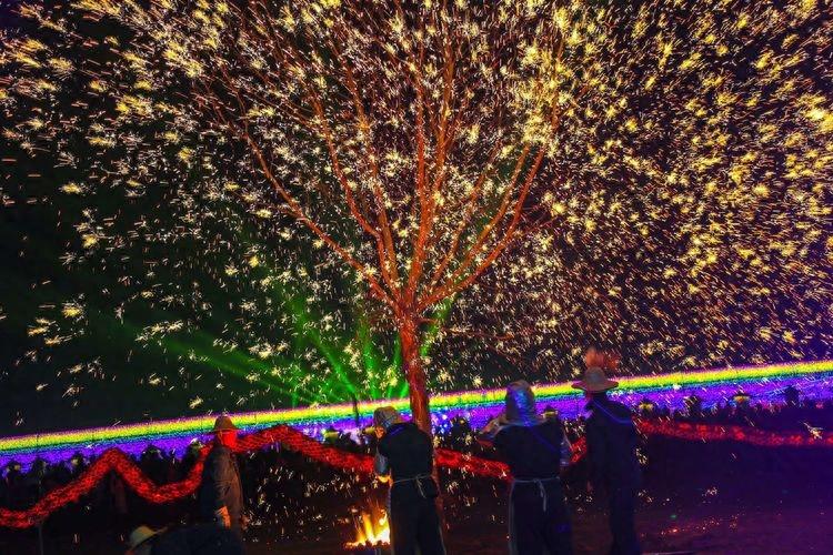 焦作北朱村迎春文化节:千年铁花相遇百年古村