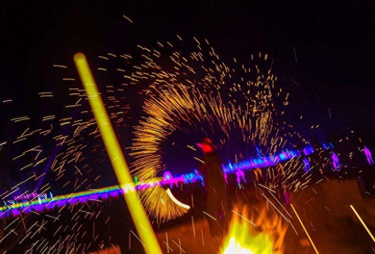 焦作北朱村迎春文化节:千年铁花相遇百年古村