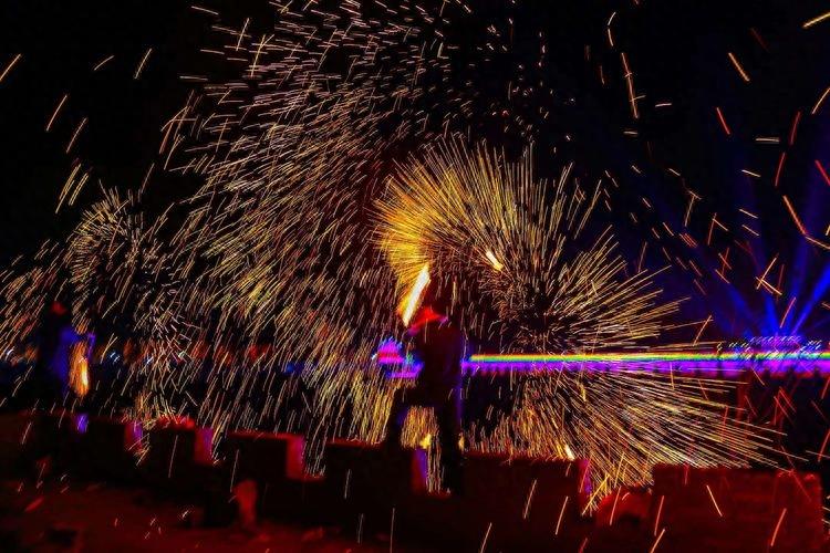 焦作北朱村迎春文化节:千年铁花相遇百年古村