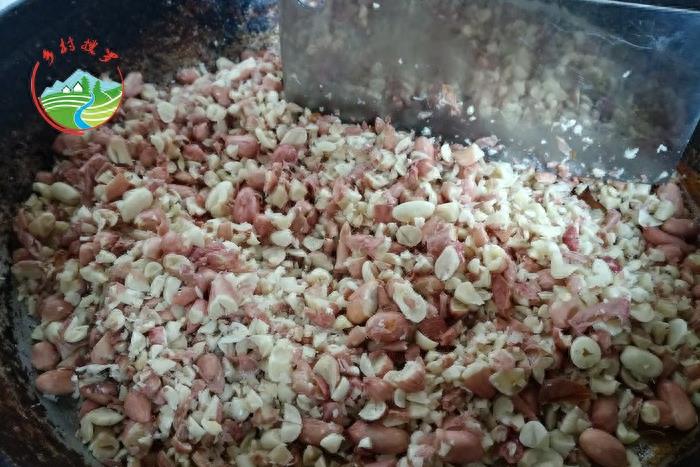 农村老家自制——辣椒花生碎,专治嘴馋小吃货!