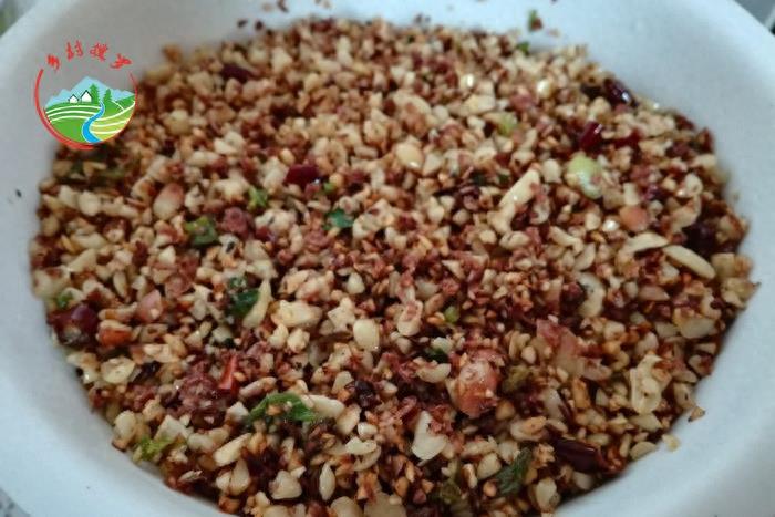 农村老家自制——辣椒花生碎,专治嘴馋小吃货!