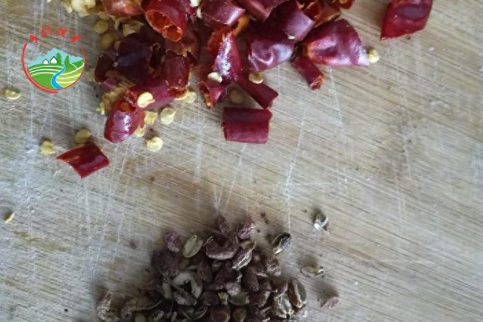 农村老家自制——辣椒花生碎,专治嘴馋小吃货!