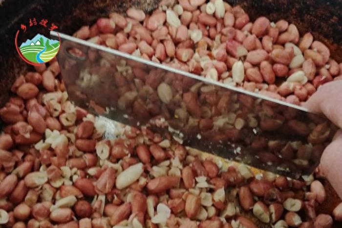 农村老家自制——辣椒花生碎,专治嘴馋小吃货!