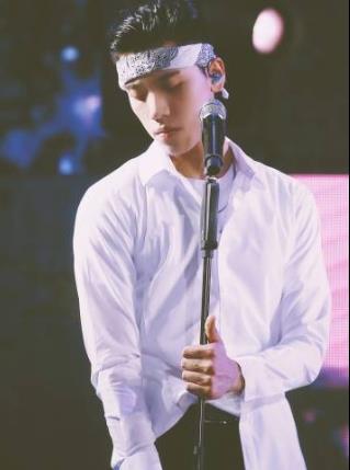 王子异抱范丞丞,表白一下又man又帅有实力还很善良的子异!