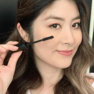 ​陈慧琳：从豪门千金到慈善公主的优雅人生