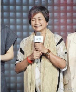 ​郑佩佩因病去世，遗产分配揭晓！数十年演艺生涯，真实身家令人惊讶