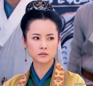 ​田亮妻子杨明娜被指出轨，其经纪人发声明否认并索赔100万