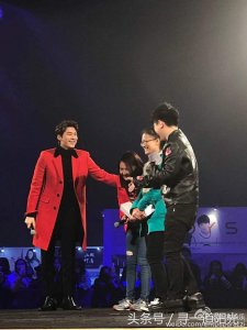 ​摄影师出来，李易峰从181cm惨变170！