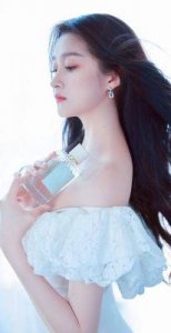 ​关晓彤姐姐照片曝光美若天仙，关晓彤家世背景大揭秘，无人能敌！