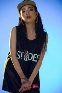 ​中国首位女Rapper是谁？她能赶超VAVA的快嘴，这位来自农村的大姐有何来历？