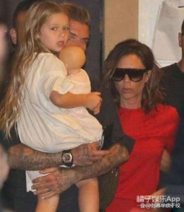 ​贝克汉姆小儿子14岁恋情曝光，神仙姐姐颜值碾压二哥女友！