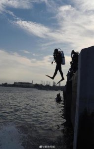 ​海军潜水员的训练日常