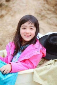 ​黄嘉千与女儿外出游玩，婚姻风波未影响母女幸福