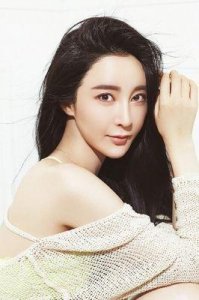 ​孙雅：从模特到演员的精彩人生与个人资料揭秘