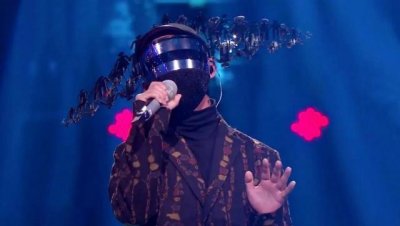 ​Gai现身《蒙面唱将》砸场子！猜评团集体做出了这个表情！