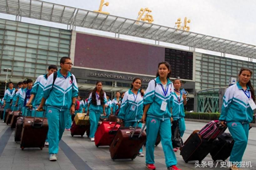 直击13款中国学生校服,你穿过哪一种?又觉得哪一种最好看?