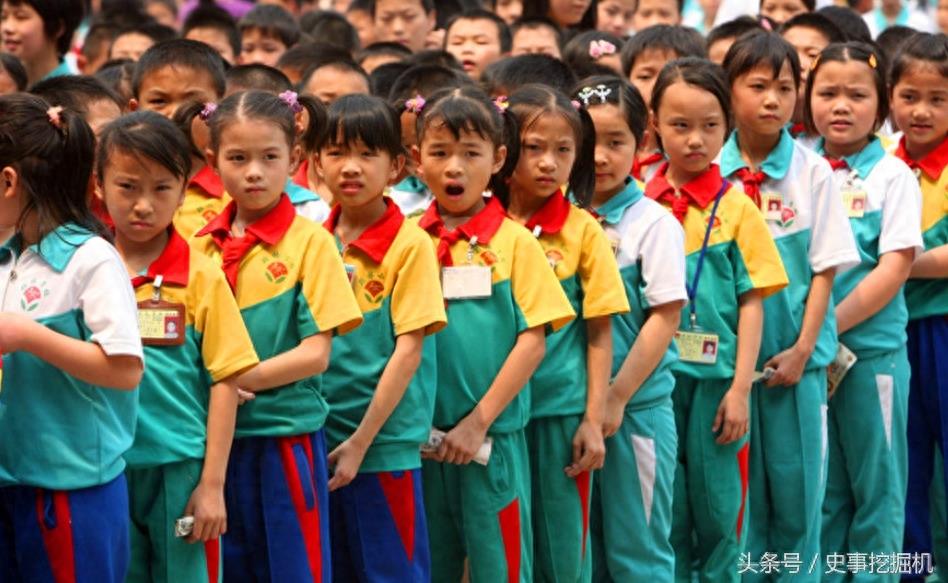 直击13款中国学生校服,你穿过哪一种?又觉得哪一种最好看?