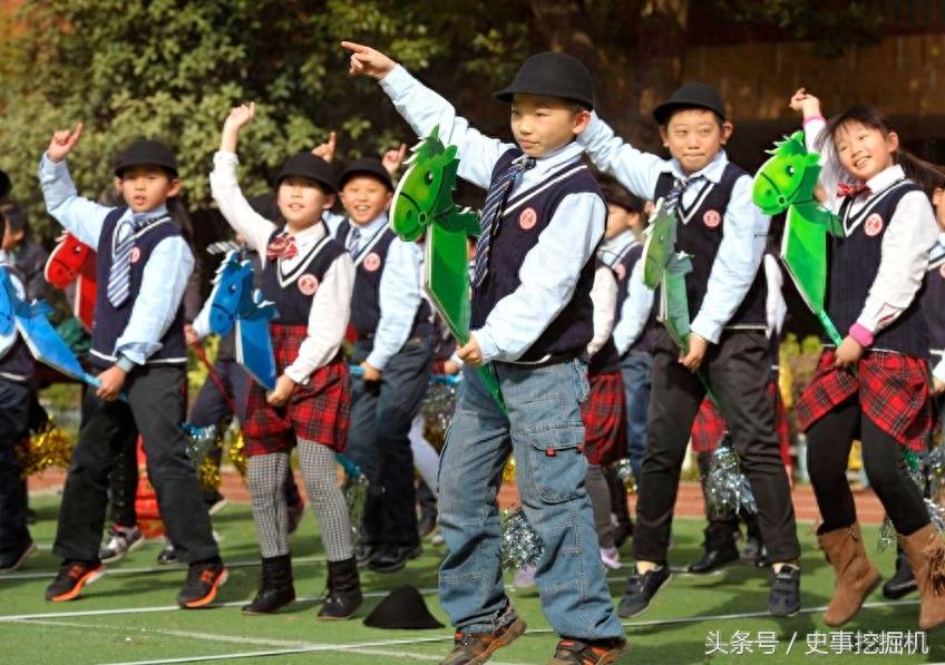 直击13款中国学生校服,你穿过哪一种?又觉得哪一种最好看?