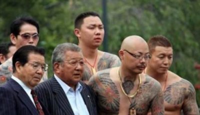 ​越南帮瞧不起新来的大圈仔，结果惨遭暴打，直到他们消失为止！