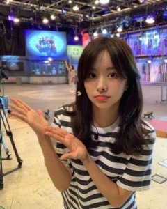 ​《夺命旅行》搭车美女金宝凛：性感娃娃脸背后的整容真相与演艺经历