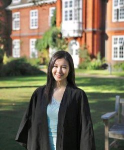 ​TVB女星甜笑回应秘婚传闻，用5字形容与绯闻男友“关系甜蜜洋溢”