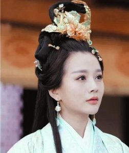 ​民间故事：妇人寺庙求子，却怪事不断，老和尚出手救了她