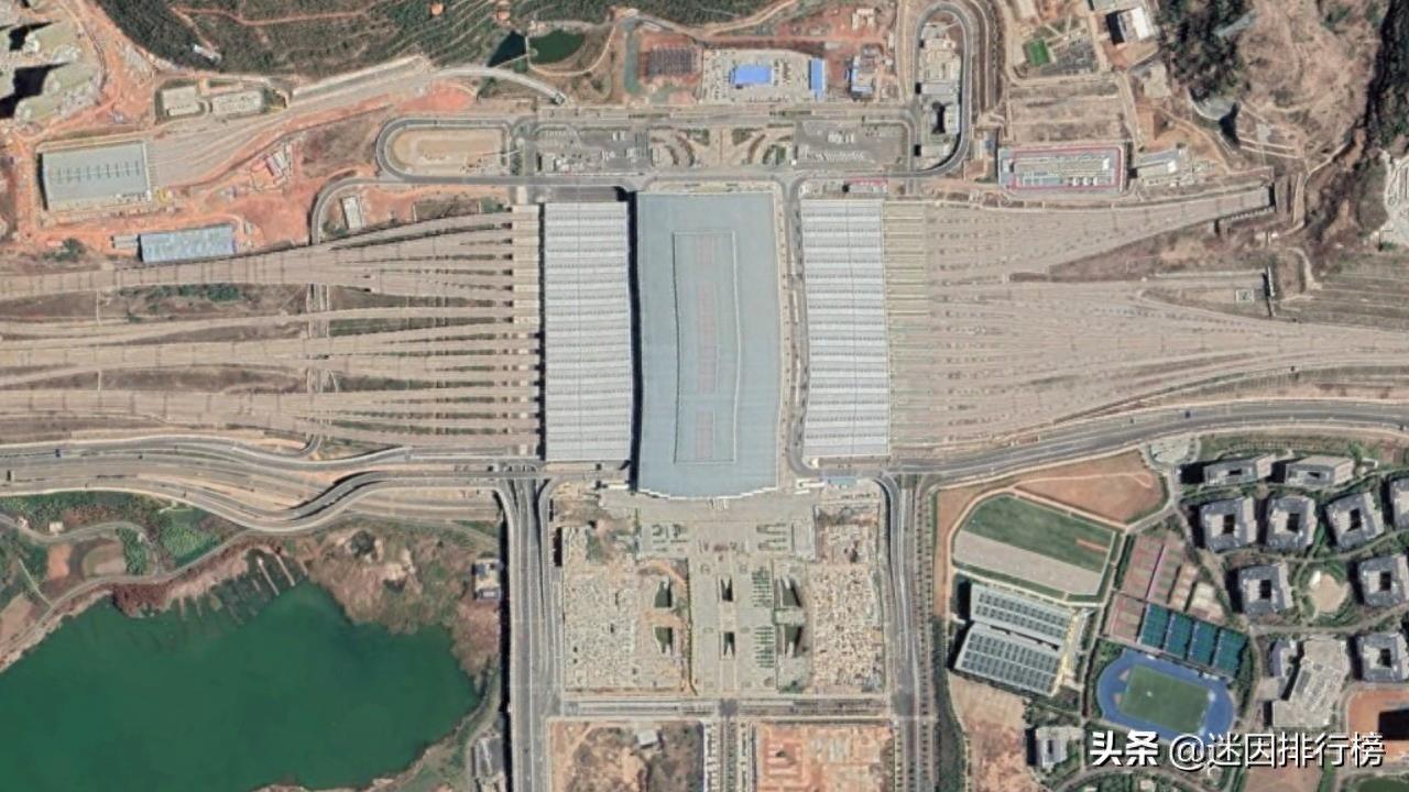 航拍高铁G1525次(武汉-昆明南)各车站,途经长沙、贵阳