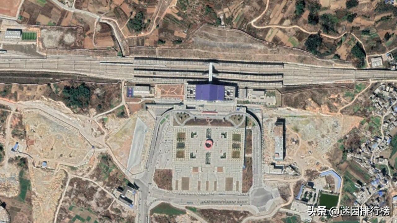 航拍高铁G1525次(武汉-昆明南)各车站,途经长沙、贵阳