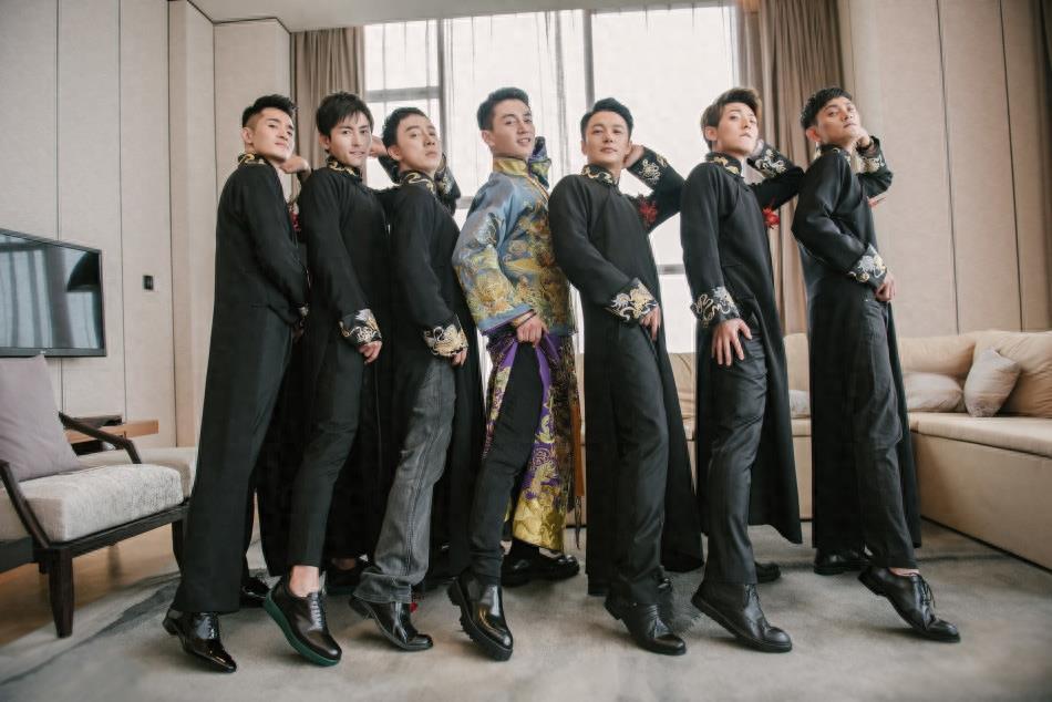 双陈大婚,陈妍希凤袍加身美艳动人