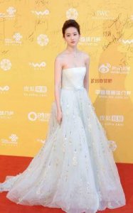 ​金鹰奖刘亦菲遭遇波折！提名后遭国籍质疑，终未能成功获得奖项