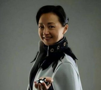 ​李绮红，曾是最甜港姐，宣布复出，却因满脸皱纹和生活焦虑引发关注