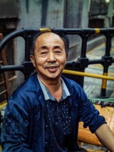 ​肖燕：从普通人到知名女演员的成长历程