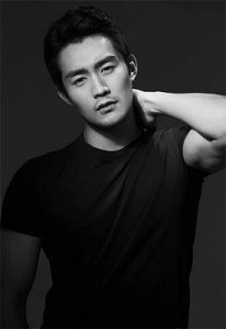 ​南伏龙的女朋友是谁？详细个人资料介绍及年轻时照片曝光