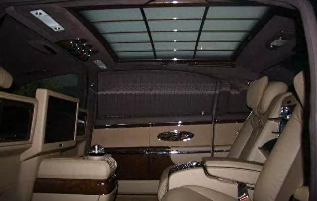 身价286亿美元的马云,座驾迈巴赫62S过千万,顶级奢华。