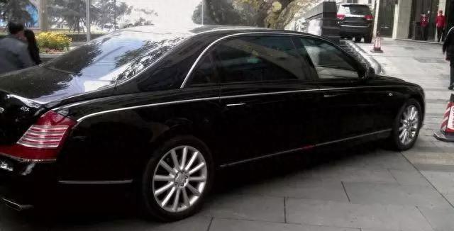 身价286亿美元的马云,座驾迈巴赫62S过千万,顶级奢华。