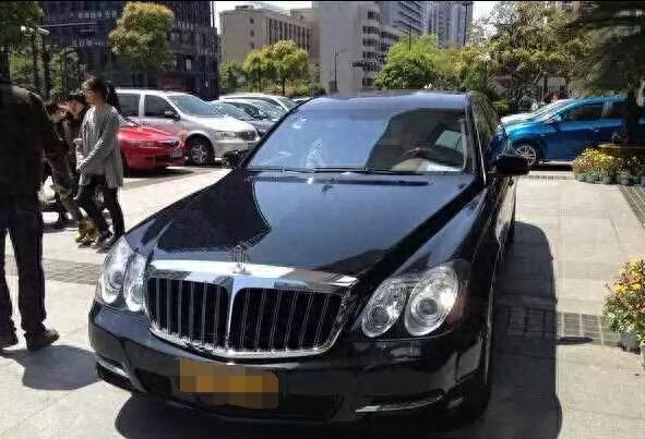 身价286亿美元的马云,座驾迈巴赫62S过千万,顶级奢华。