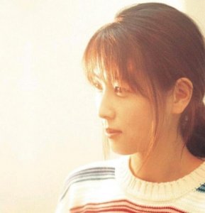 坂井泉水:唱柯南主题曲,一生亮相7次,39岁患癌40岁跌倒去世