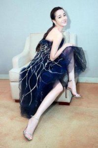 ​迪丽热巴的现任男友是谁？曾与哪些明星传过绯闻？