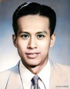 ​96岁的李嘉诚罕见出镜，听闻医疗仪器对癌症有突破，激动得彻夜难眠！