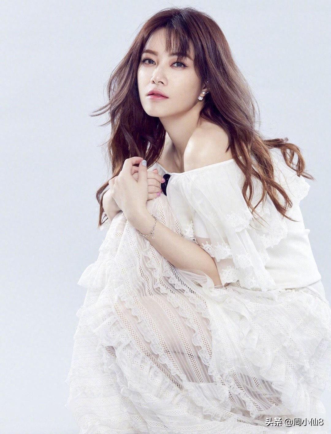 明星徐怀钰，中国台湾歌手和演员，歌声甜美清脆，是台湾实力歌手