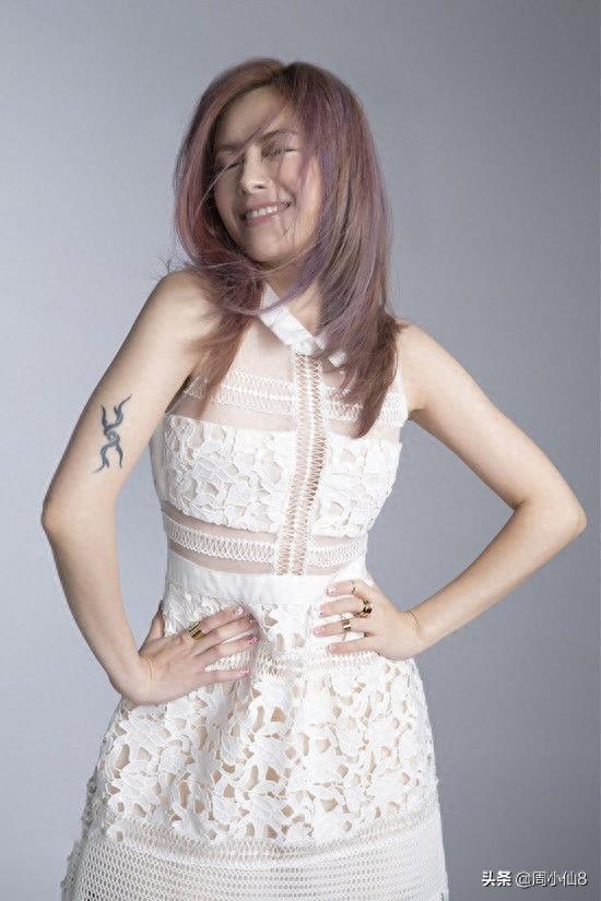 明星徐怀钰，中国台湾歌手和演员，歌声甜美清脆，是台湾实力歌手